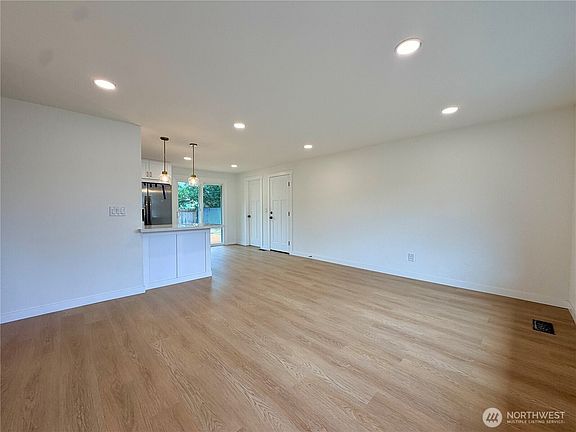 3rd image of 1109 27th Street SE