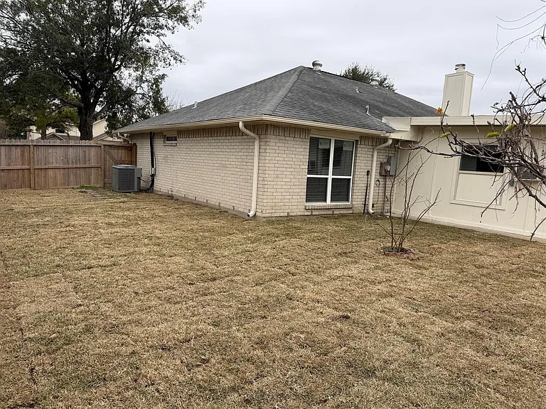 10302 Lybert Rd — Photo 11