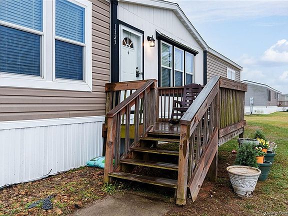 3rd image of 1323 Saddlewood Dr