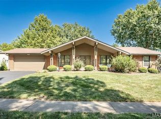 1538 Woodroyal West Dr, Chesterfield, MO 63017