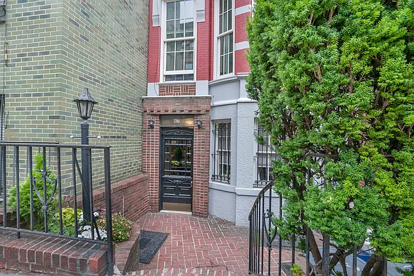 Rented by Larry Tauber, LREB | media 21