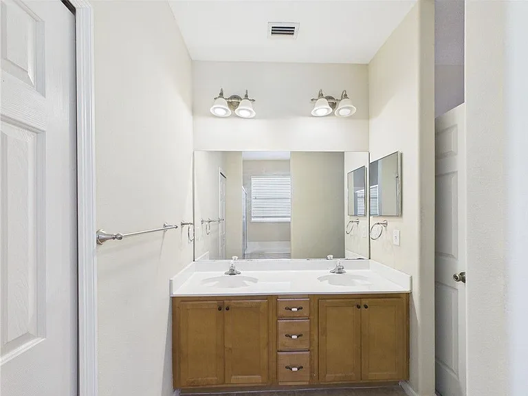 462 Lloyd St — Photo 21
