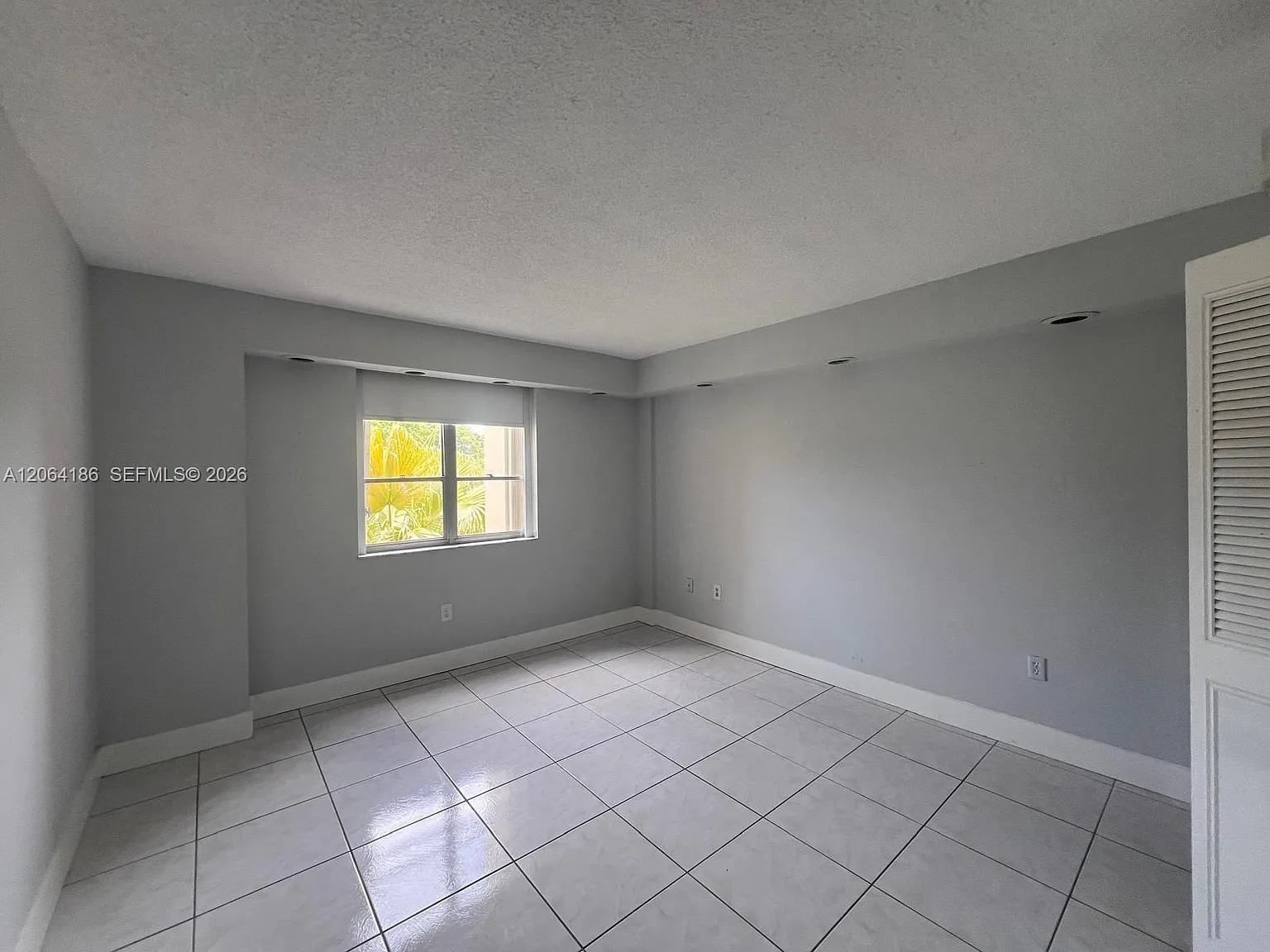 Sovereigns Condo — Photo 3