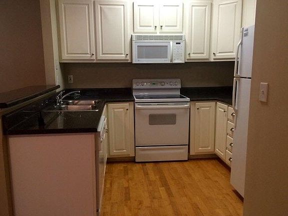 Kitchen with all appliances