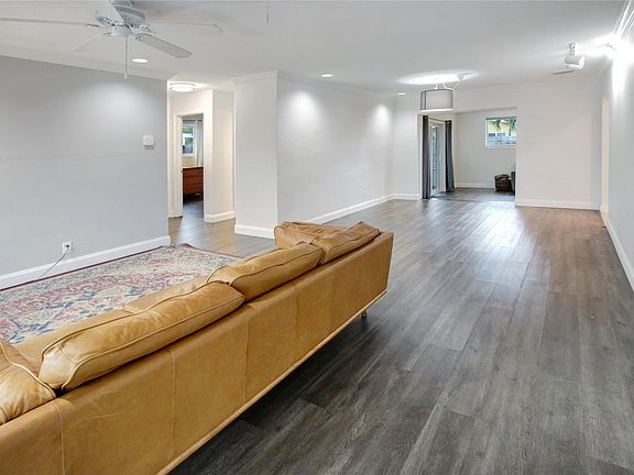 4th image of 750 NW 44th Avenue