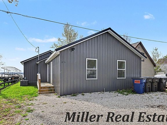 3rd image of 2751 Russell Dr