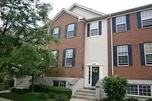 817 Lewisburg Ln — Photo 1