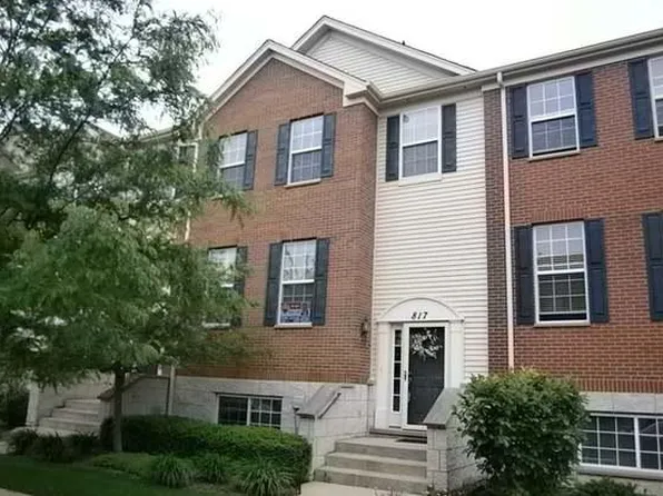 817 Lewisburg Ln, Aurora, IL