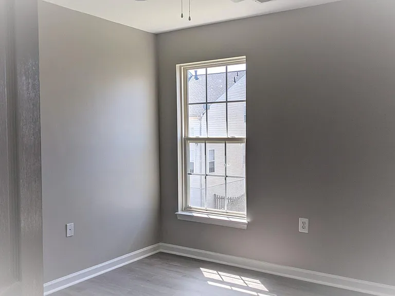 411 Hanrahan Ct SE — Photo 29