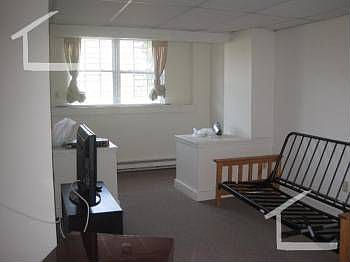 2nd image of 1632 Comm Ave