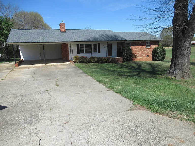 1330 Davis Rd — Photo 2