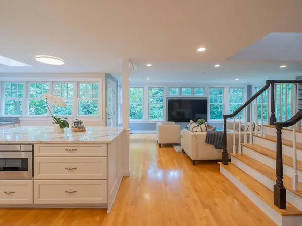 21 Liberty Ave, Lexington, MA 02420