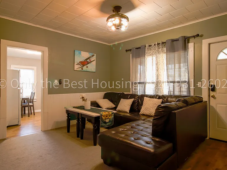 611 Sherry St — Photo 1