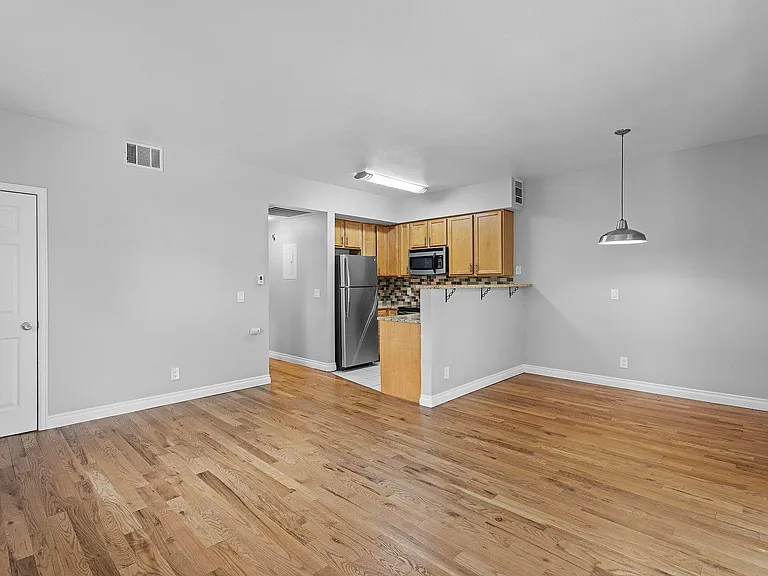 1485 Clayton — Photo 33