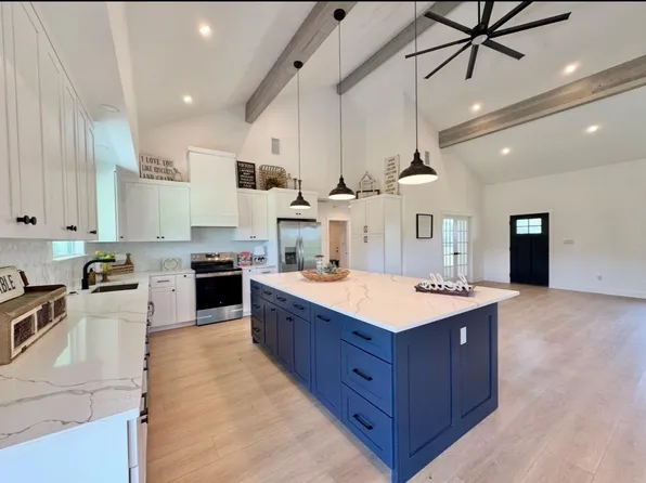 1300 Private Road 7037, Lexington, TX 78947