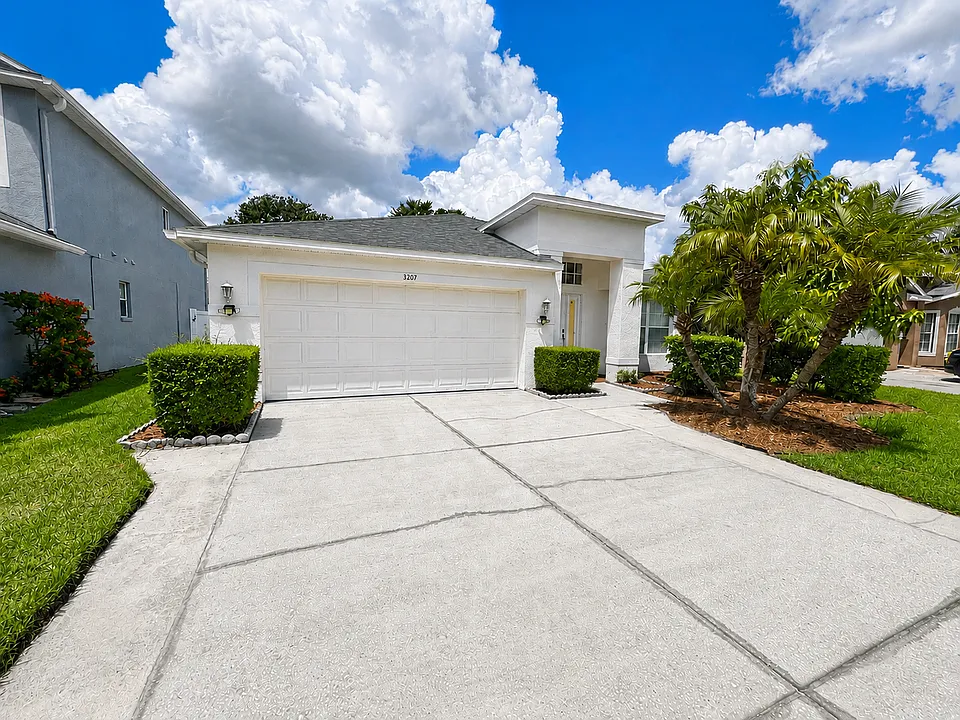 3207 Clover Blossom Cir