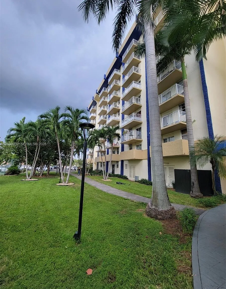 Yolanda Villas Condo — Photo 4