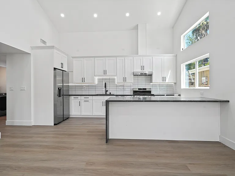 7906 Oakdale Ave — Photo 7