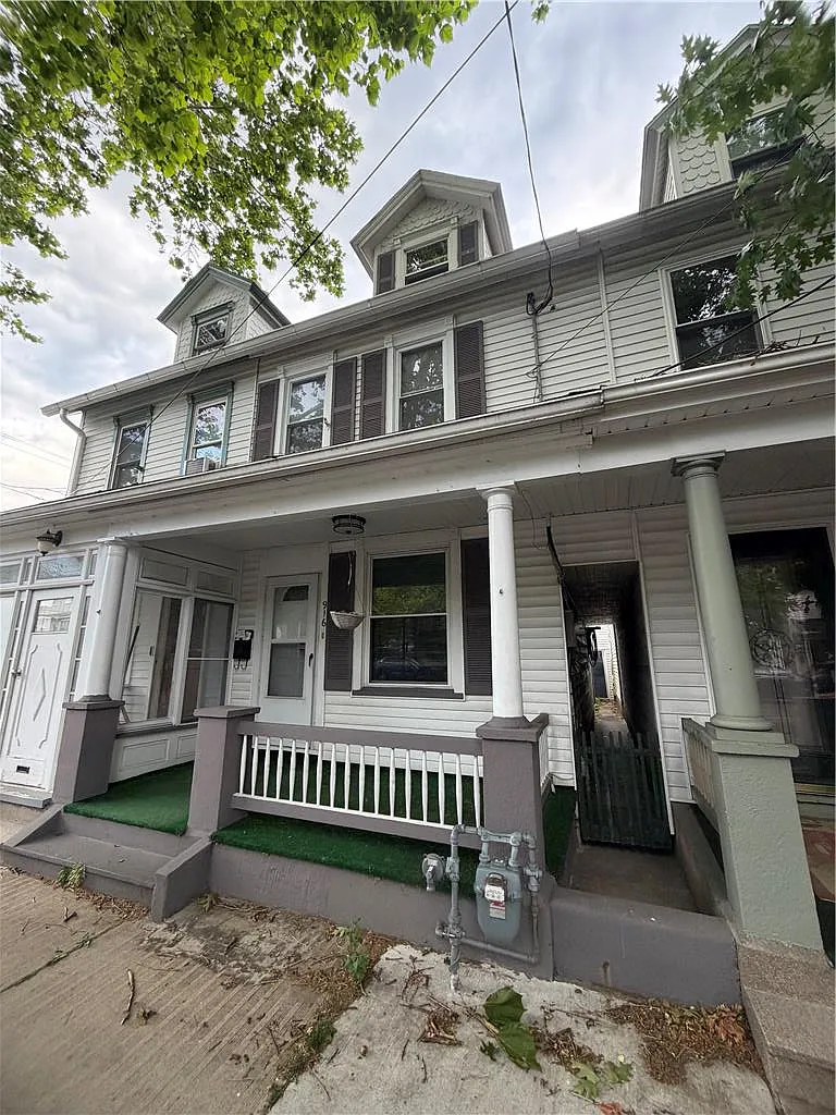 3 bed, 1280 sqft, $1,895 — Photo 1