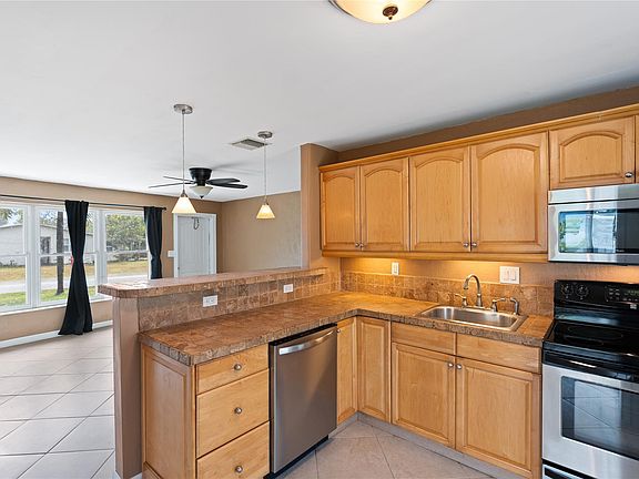 3rd image of 3241 NE 14th Avenue