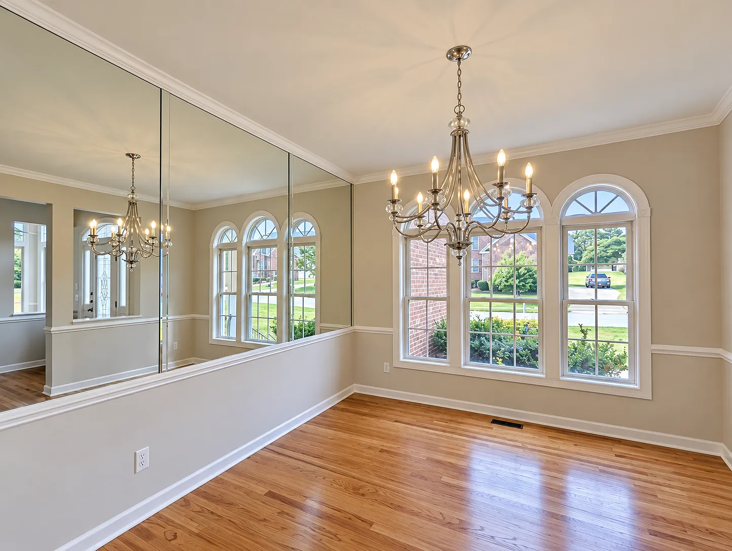 5 bed, 3617 sqft, $3,650 — Photo 4