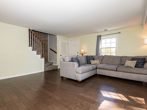 3rd image of 28 Morgan Dr Unit 28