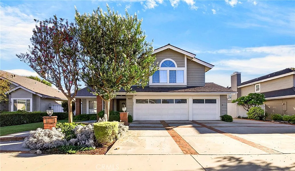 5 bed, 2833 sqft, $6,500 — Photo 1