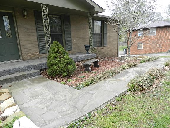 3rd image of 623 Harpeth Pkwy E