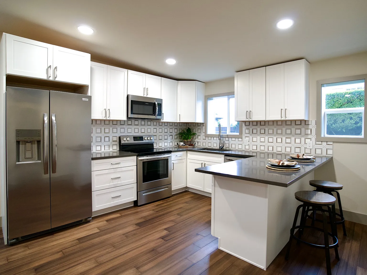 Studio, 400 sqft, $1,800 — Photo 1