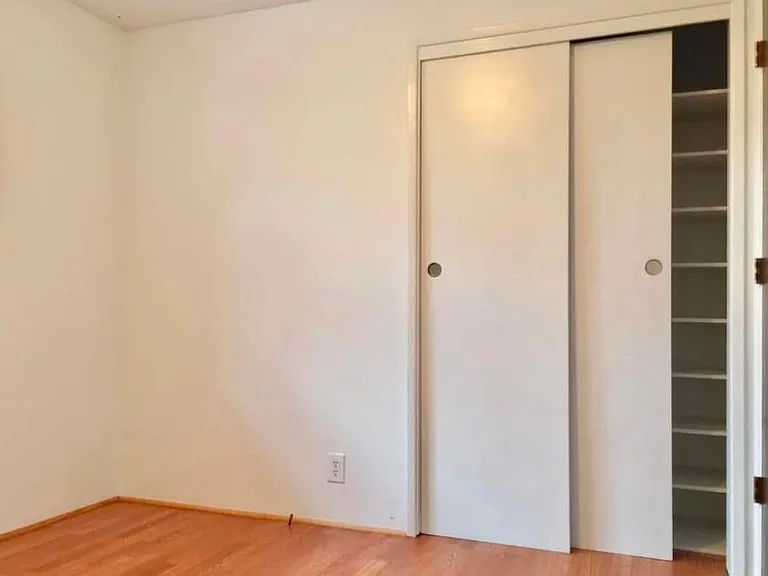 729 Hemlock Ct — Photo 3