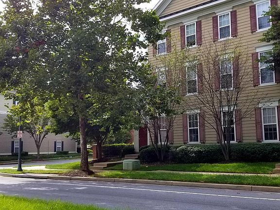 4th image of 233 King Farm Blvd