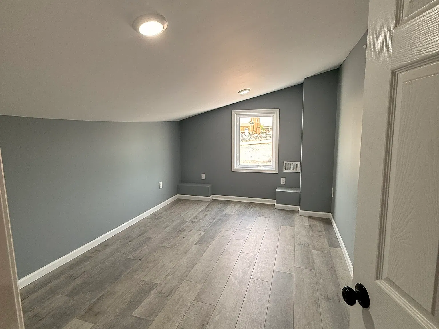 4 bed, 1200 sqft, $3,300 — Photo 3