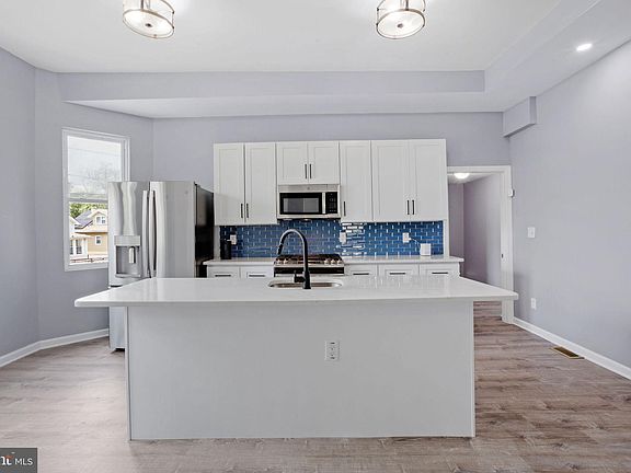 5th image of 406 Derousse Ave
