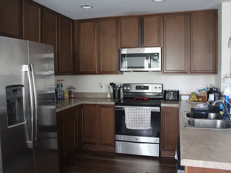 111 Glasgow Dr — Photo 6