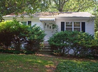 30 Pine Crest Ln, Sag Harbor, NY 11963