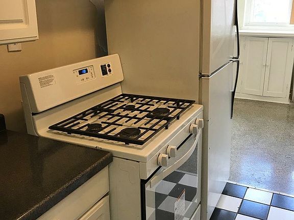 4th image of 2634 N Maryland Ave APT J