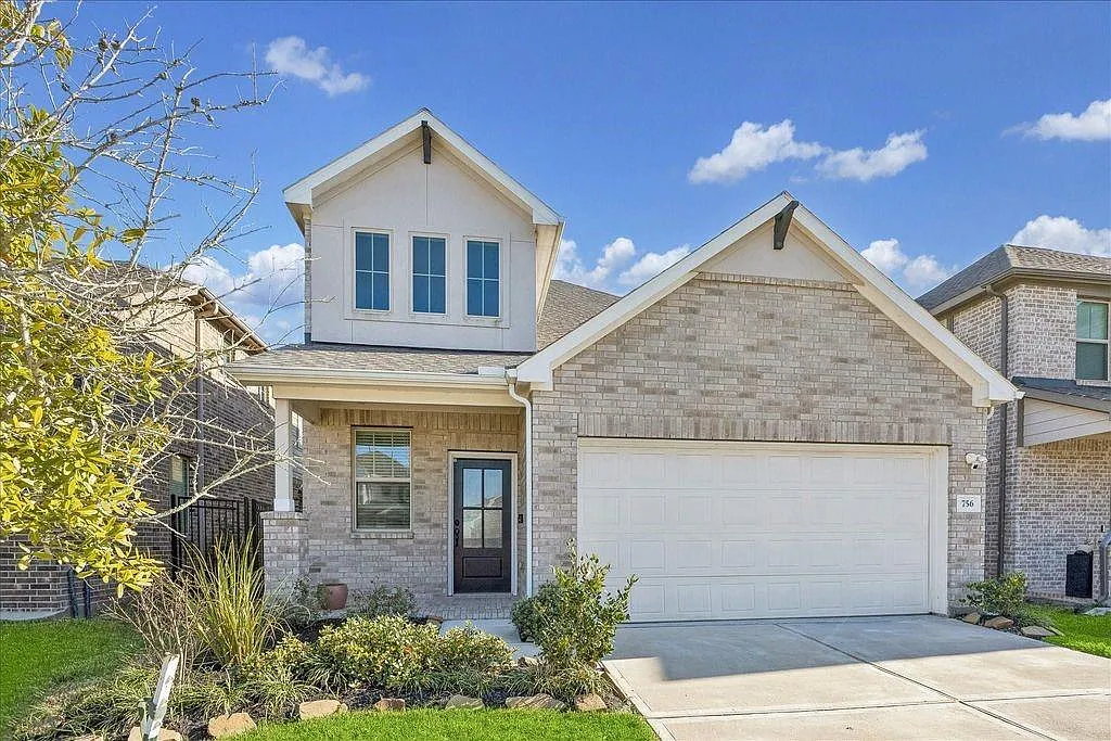 3 bed, 2.5 bath, 2076 sqft, $2,500 — Photo 1