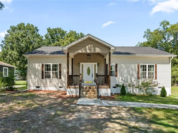 920 Fairway Ave, Thomasville, NC 27360