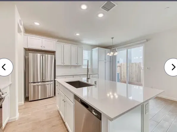 6408 E Moscato Dr, Fresno, CA 93727