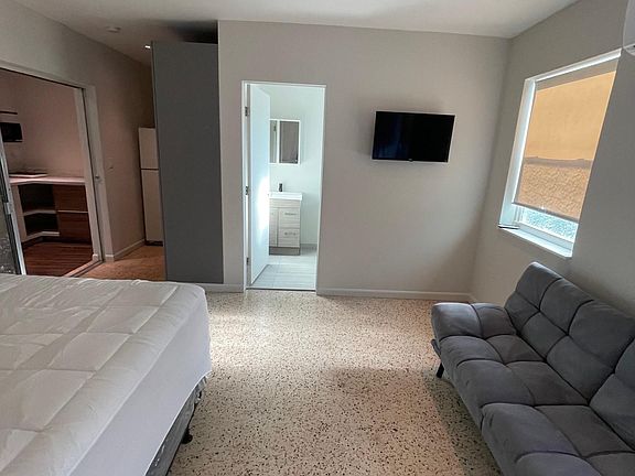 5th image of 2931 NW 135th St #4
