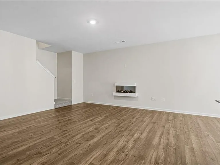 445 Stoneybrook Dr — Photo 9