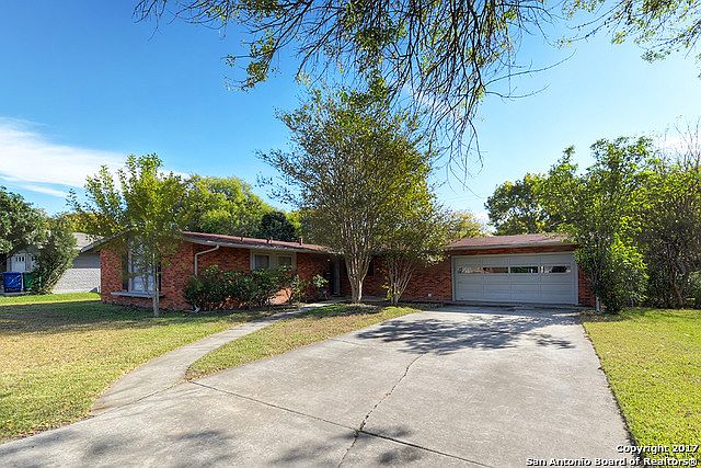 1st image of 214 Pinewood Ln