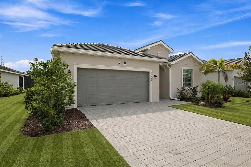3 bed, 3.0 bath, 2214 sqft, $3,800 — Photo 4