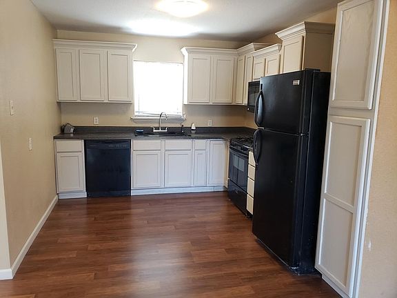 4th image of 2417 Truman St
