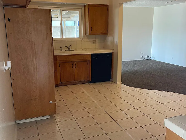 205 Yukon Ave — Photo 3