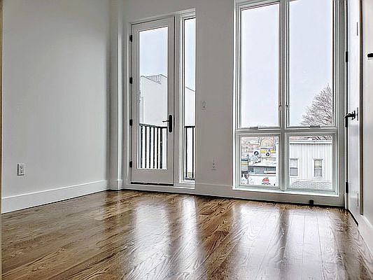 3rd image of 124 Erasmus St #2D