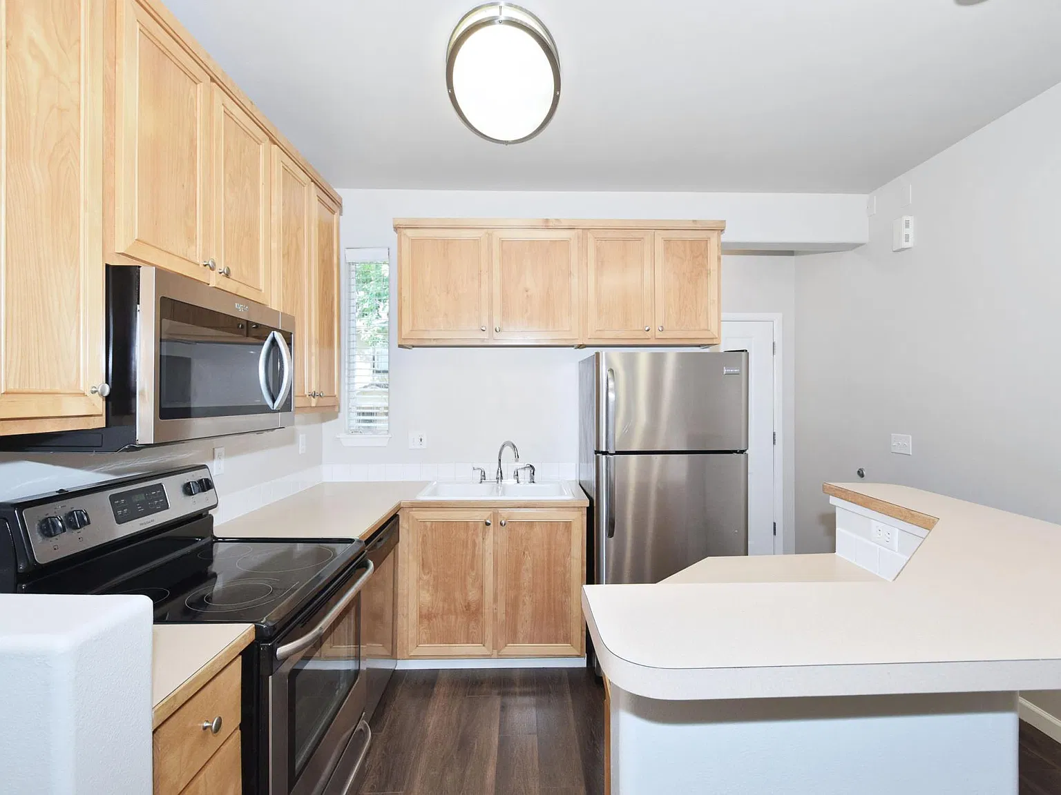 2 bed, 1096 sqft, $2,099 — Photo 4