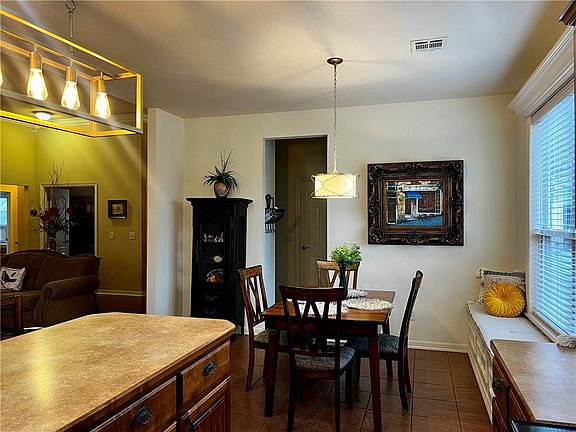 5th image of 16 Headley Dr