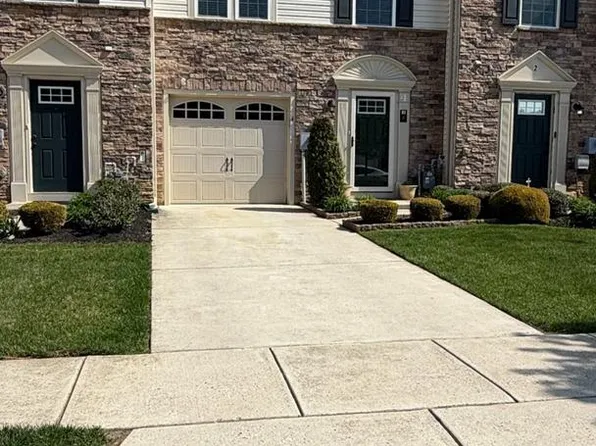 4 Farm Field Ln, Sicklerville, NJ 08081