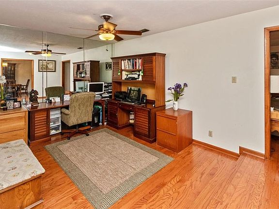 3rd image of 2513 Regal Oaks Ln